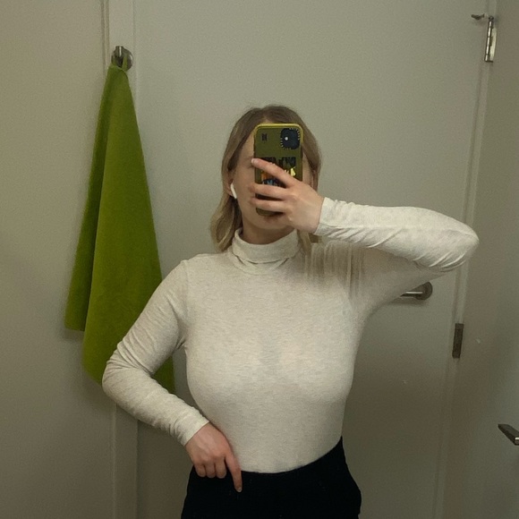 Long Sleeve Ribbed Turtleneck - Picture 3 of 4